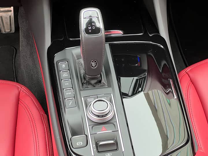 Фото 18 - Maserati Levante