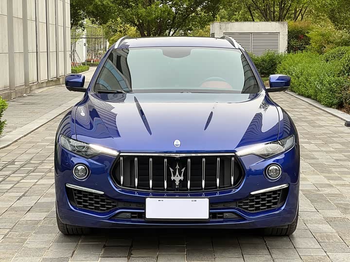 Фото 2 - Maserati Levante