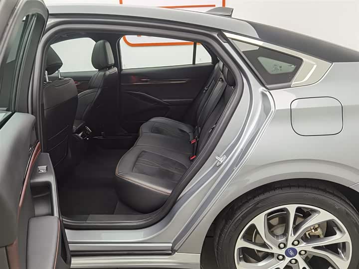 Фото 15 - Ford Mondeo