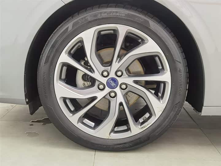 Фото 17 - Ford Mondeo