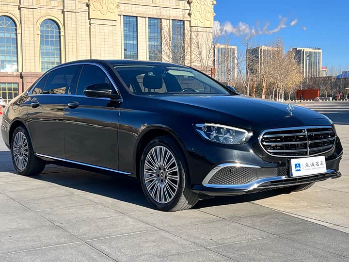 Фото 3 - Mercedes-Benz E-Class