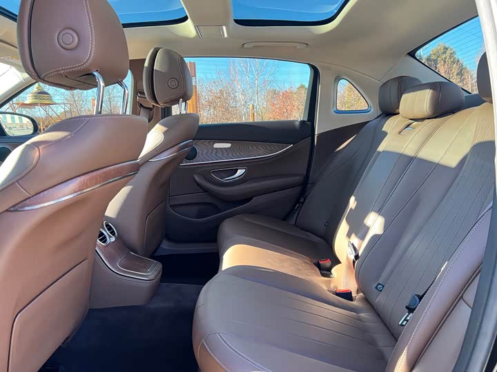 Фото 7 - Mercedes-Benz E-Class