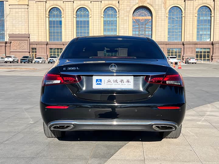 Фото 8 - Mercedes-Benz E-Class