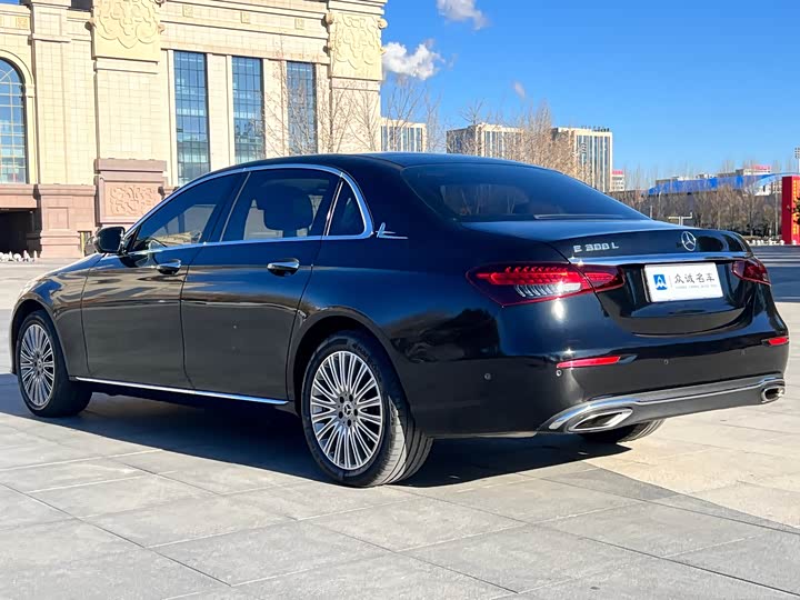 Фото 9 - Mercedes-Benz E-Class