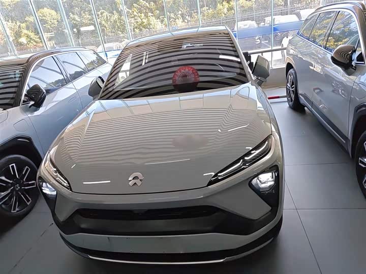 Фото 3 - Nio EC6