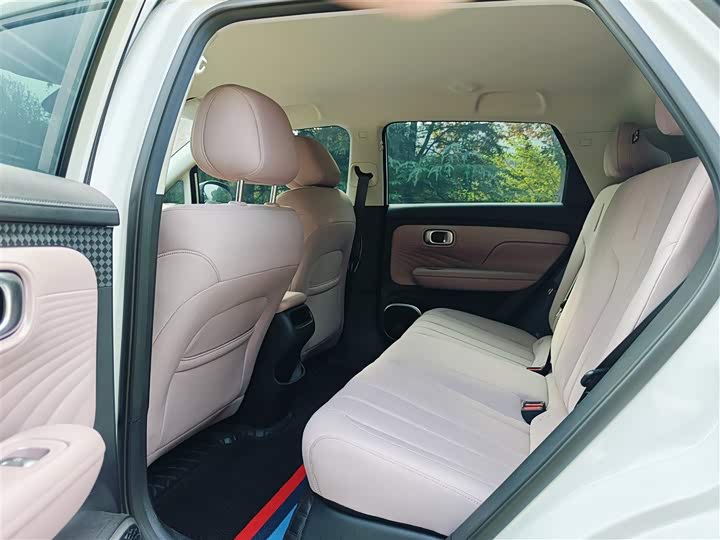 Фото 12 - GAC Aion UT