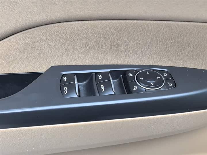 Фото 9 - Buick GL8 ES