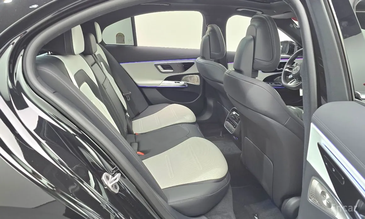 Фото 12 - Mercedes-Benz E-Class