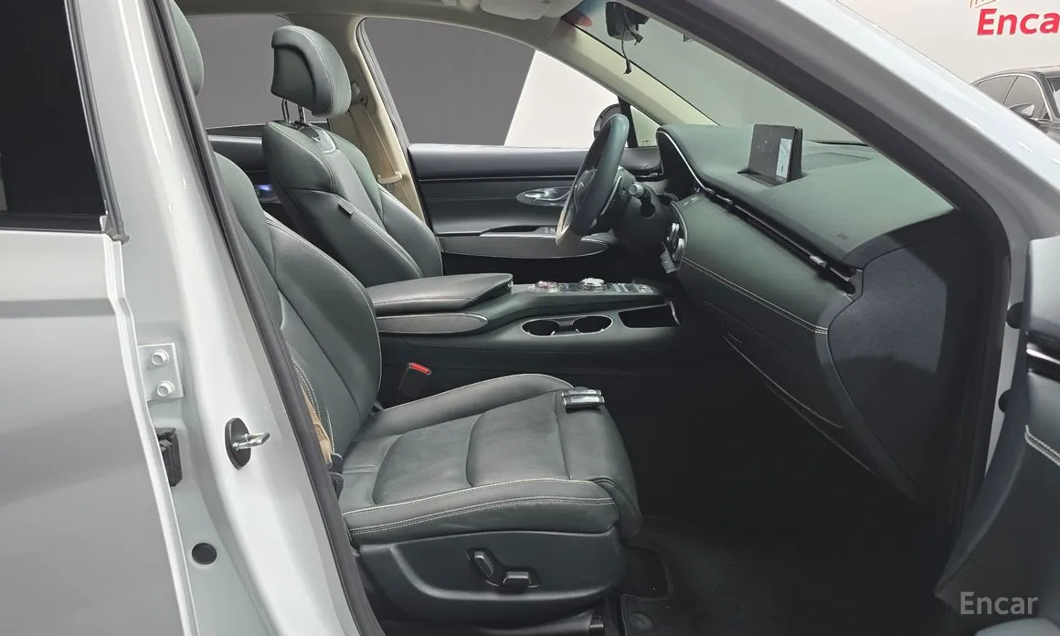 Фото 10 - Genesis GV70