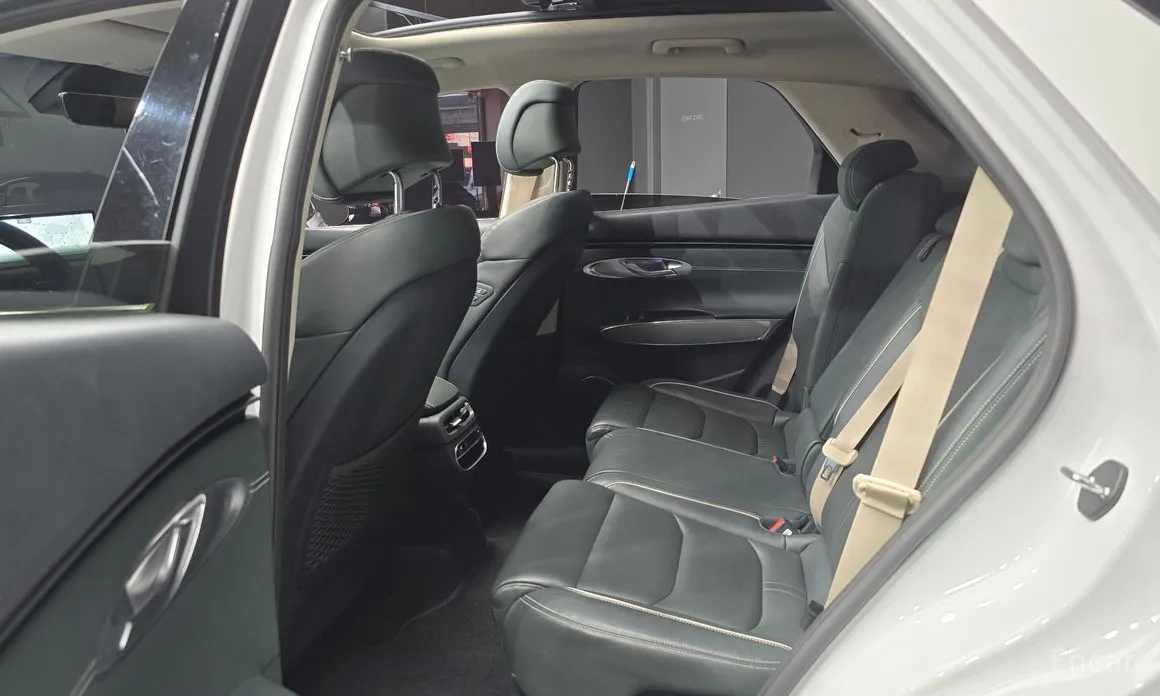 Фото 13 - Genesis GV70