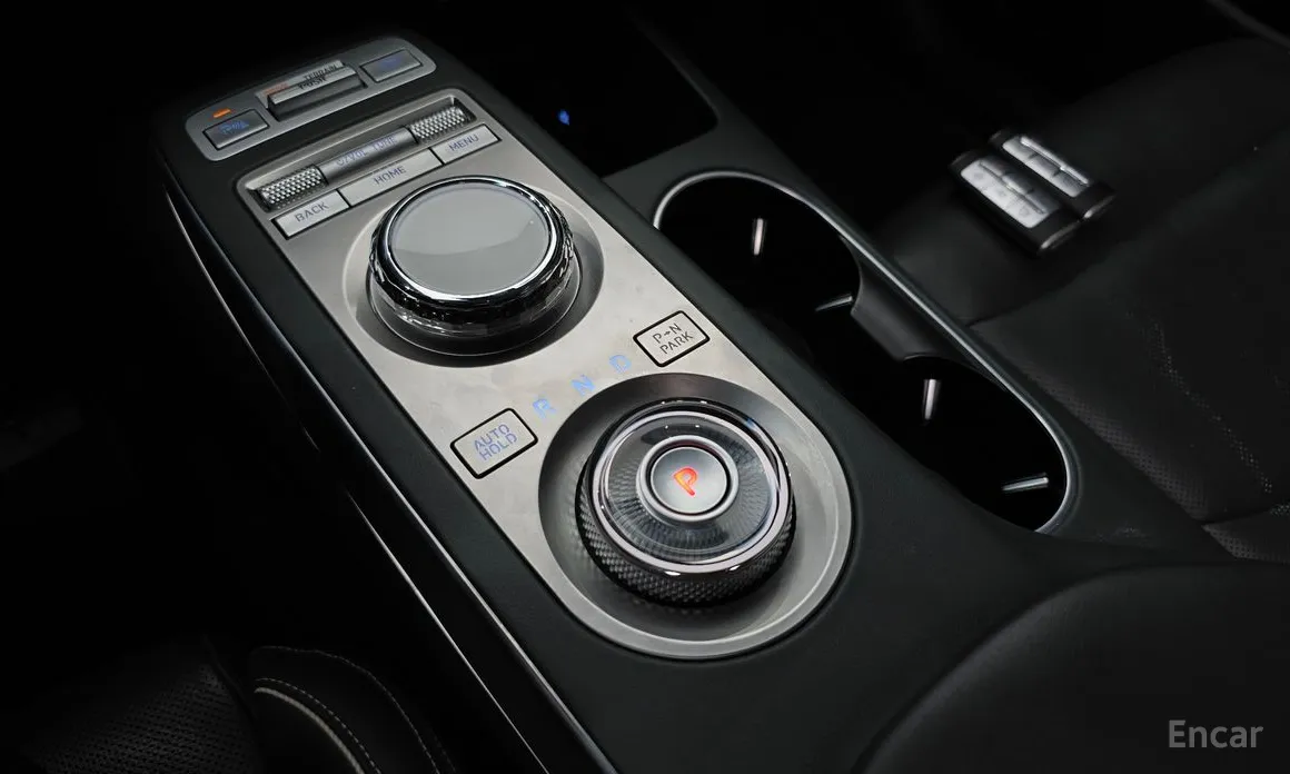 Фото 9 - Genesis GV70