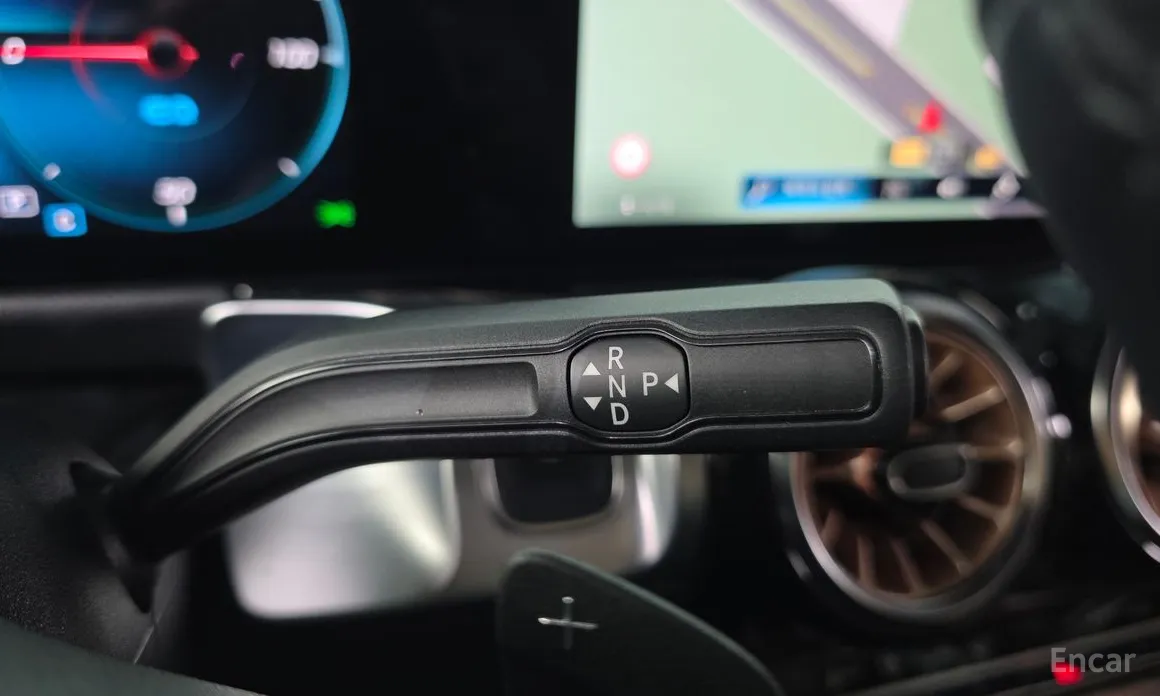 Фото 9 - Mercedes-Benz EQB