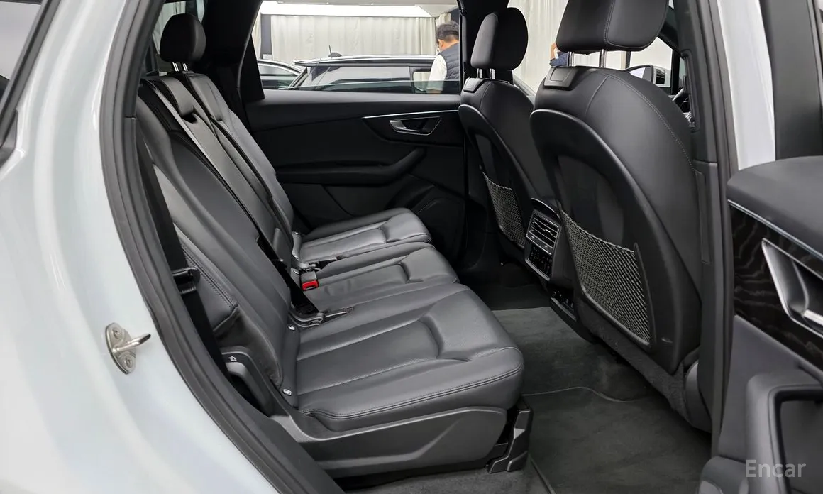 Фото 12 - Audi Q7