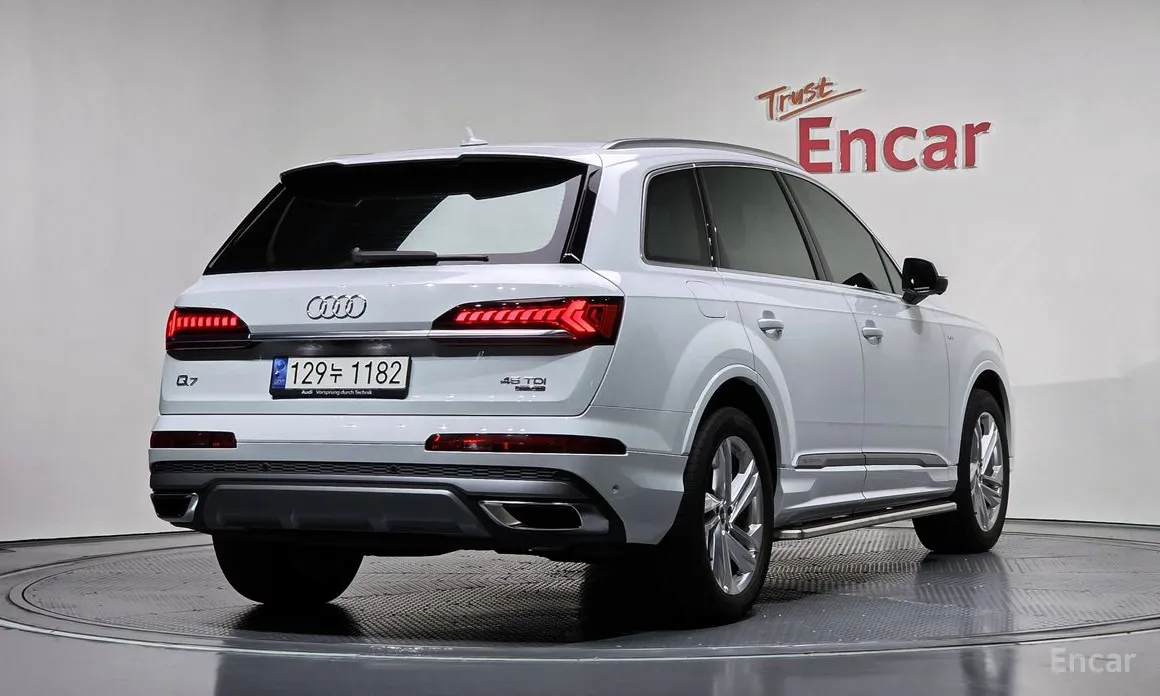 Фото 2 - Audi Q7