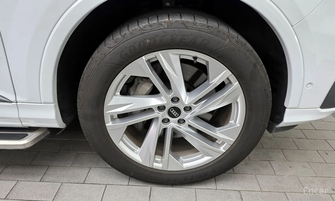 Фото 5 - Audi Q7