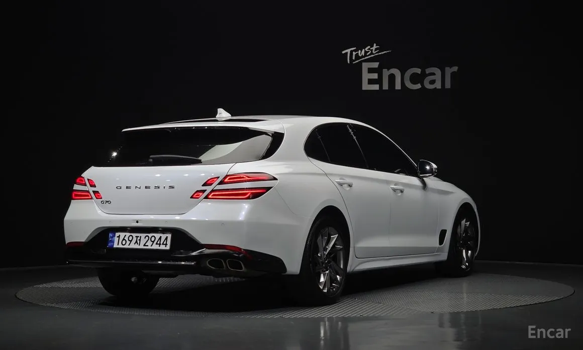 Фото 2 - Genesis G70