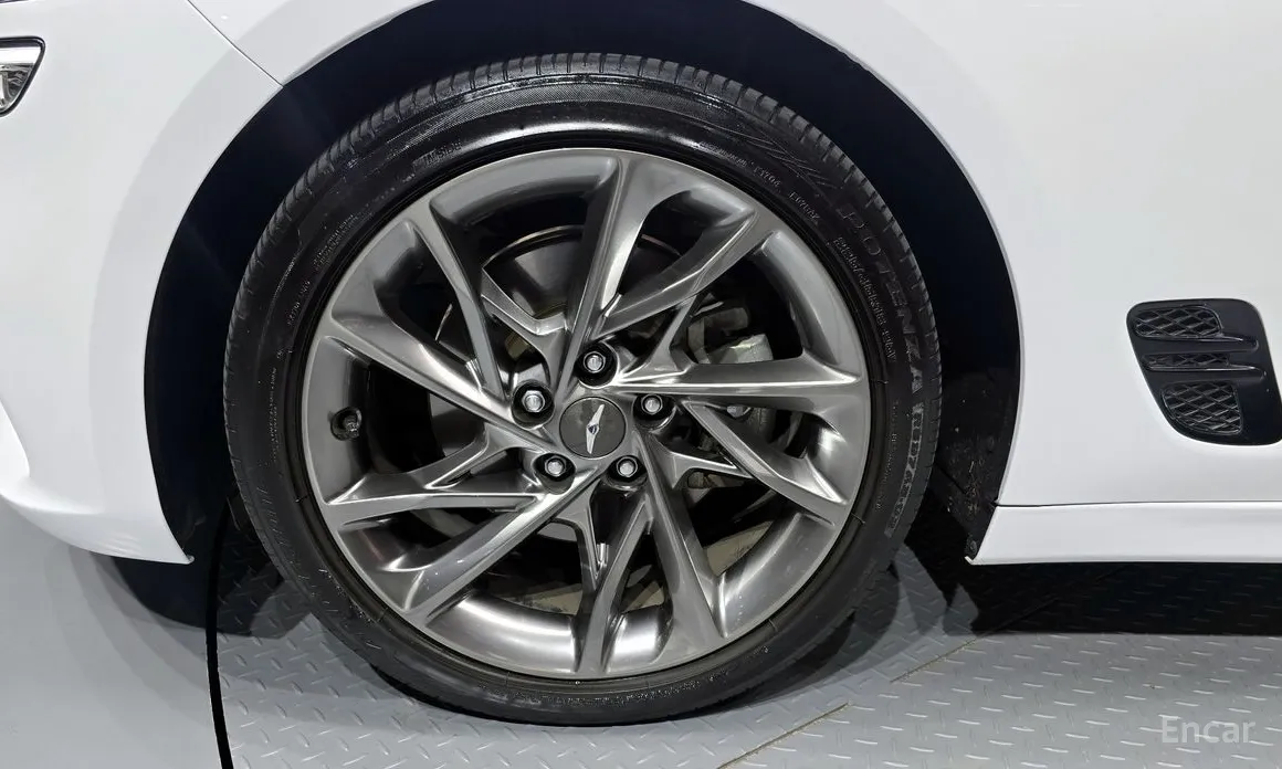 Фото 5 - Genesis G70