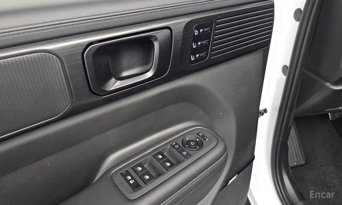 Фото 17 - Hyundai Santa Fe