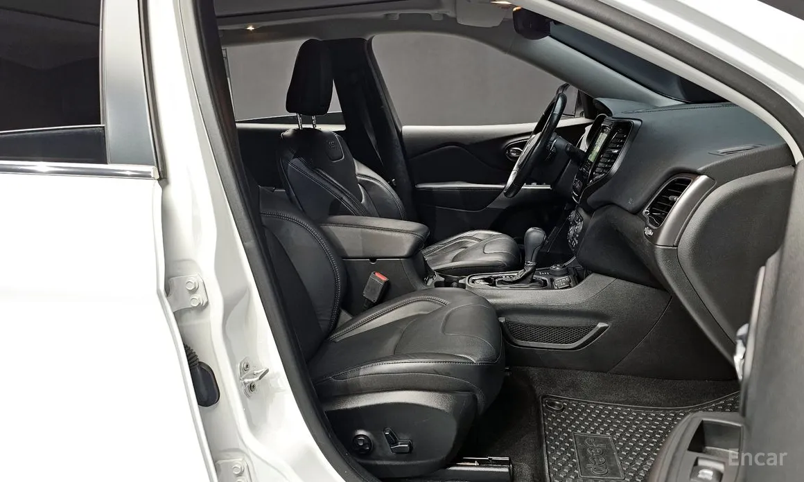 Фото 10 - Jeep Cherokee