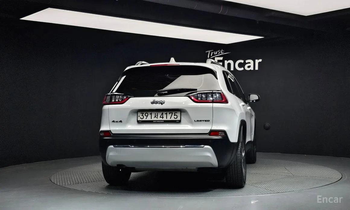 Фото 4 - Jeep Cherokee