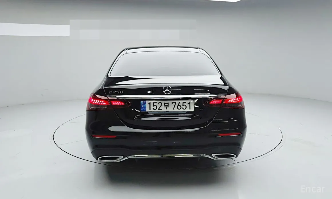 Фото 5 - Mercedes-Benz E-Class