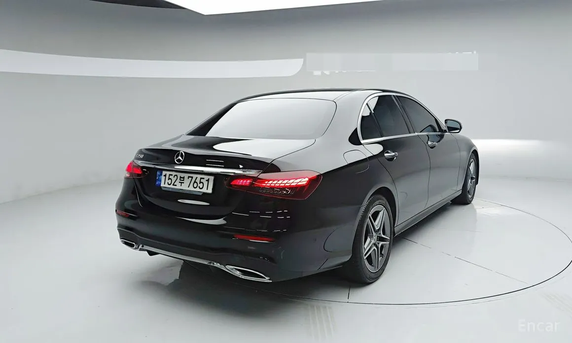 Фото 6 - Mercedes-Benz E-Class