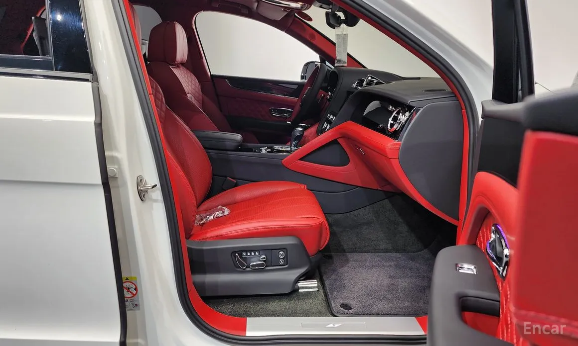 Фото 11 - Bentley Bentayga