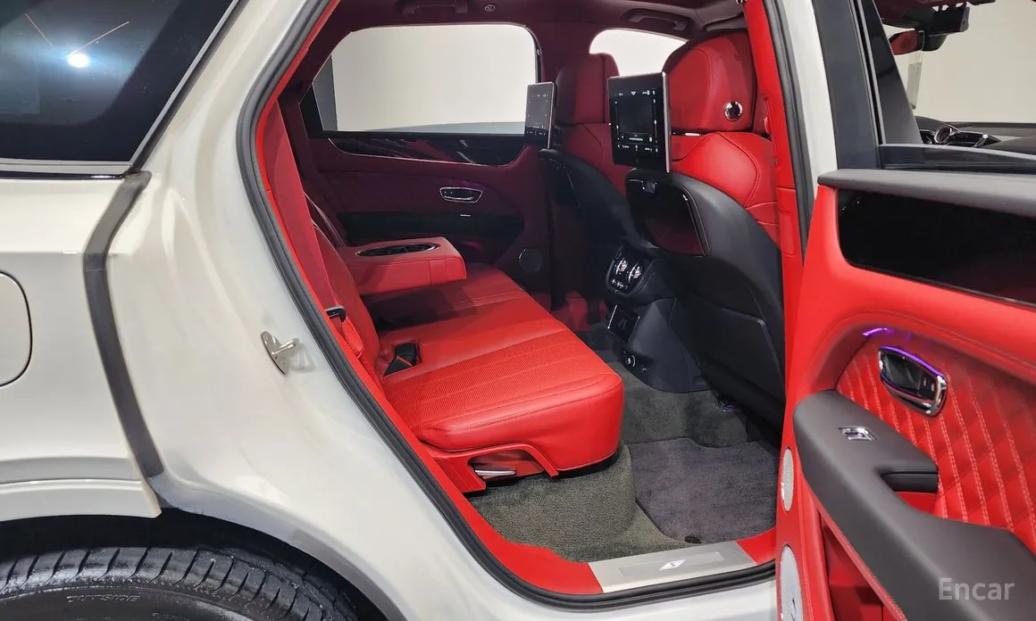 Фото 12 - Bentley Bentayga