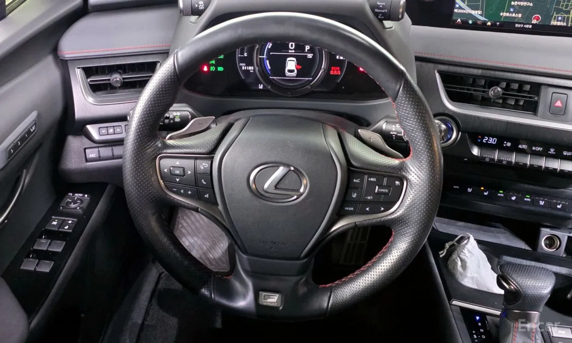 Фото 13 - Lexus UX