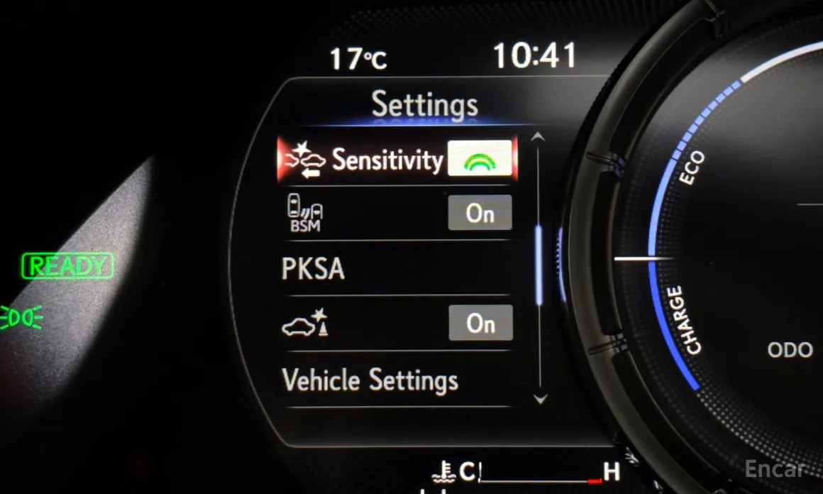 Фото 16 - Lexus UX