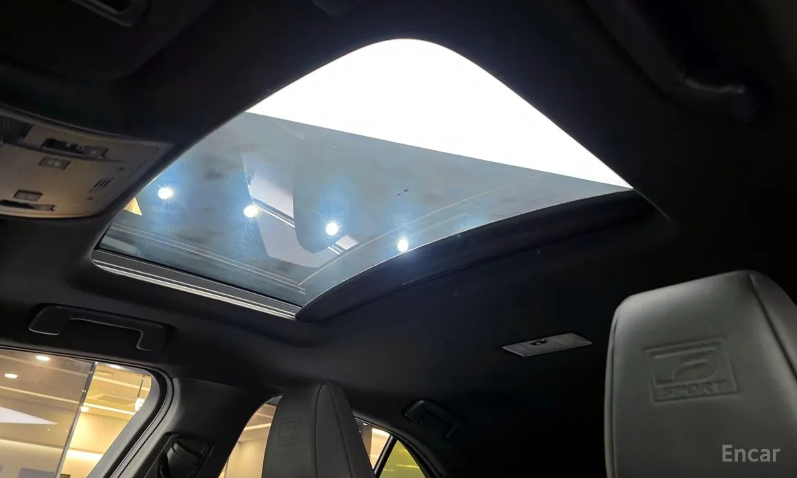 Фото 18 - Lexus UX