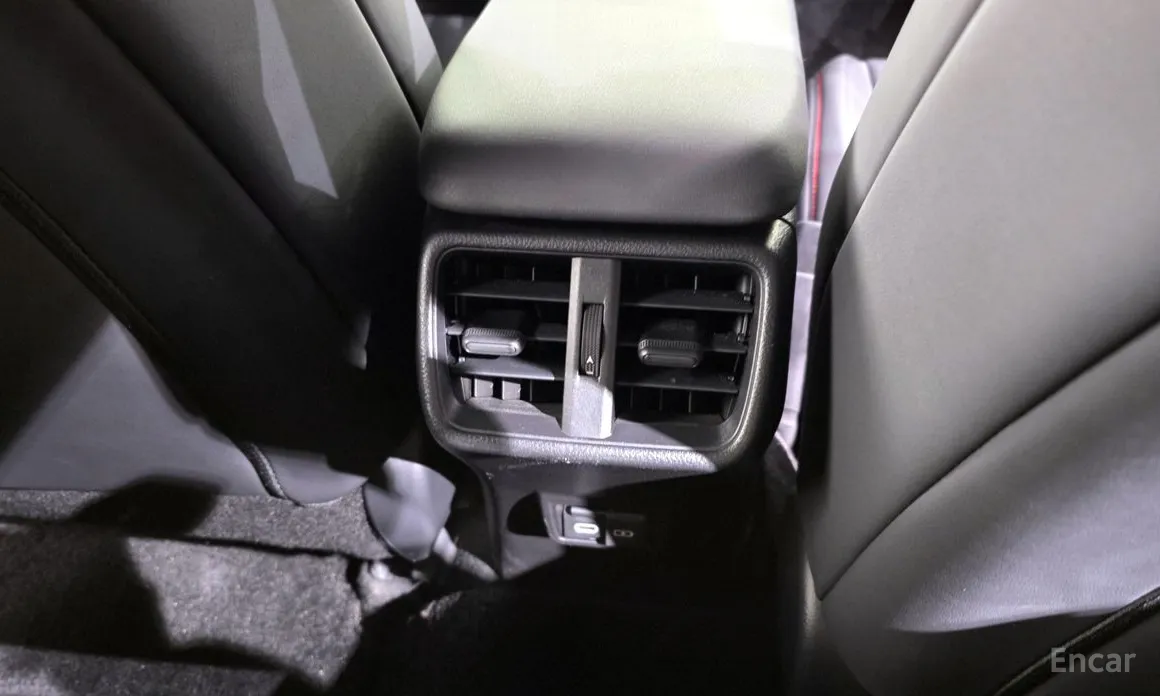 Фото 19 - Lexus UX