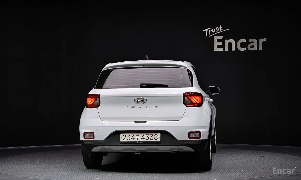 Фото 4 - Hyundai Venue