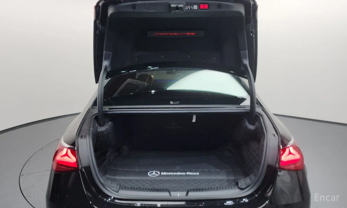 Фото 20 - Mercedes-Benz E-Class