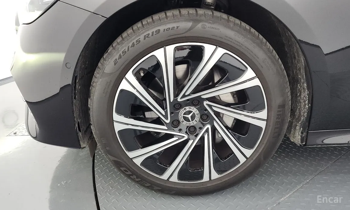 Фото 5 - Mercedes-Benz E-Class