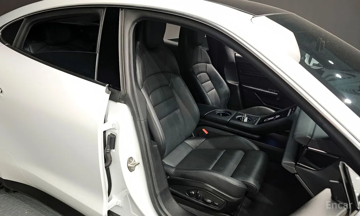 Фото 12 - Porsche Taycan