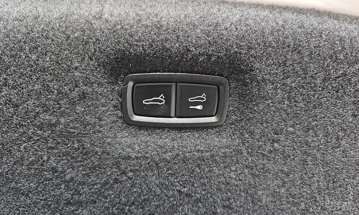 Фото 19 - Porsche Taycan