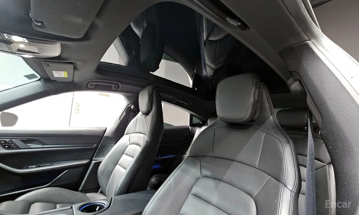 Фото 20 - Porsche Taycan