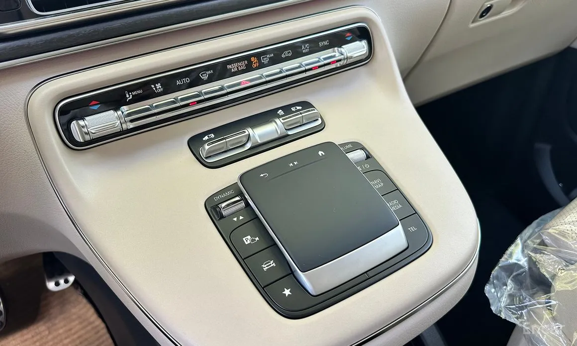 Фото 15 - Mercedes-Benz V-Class