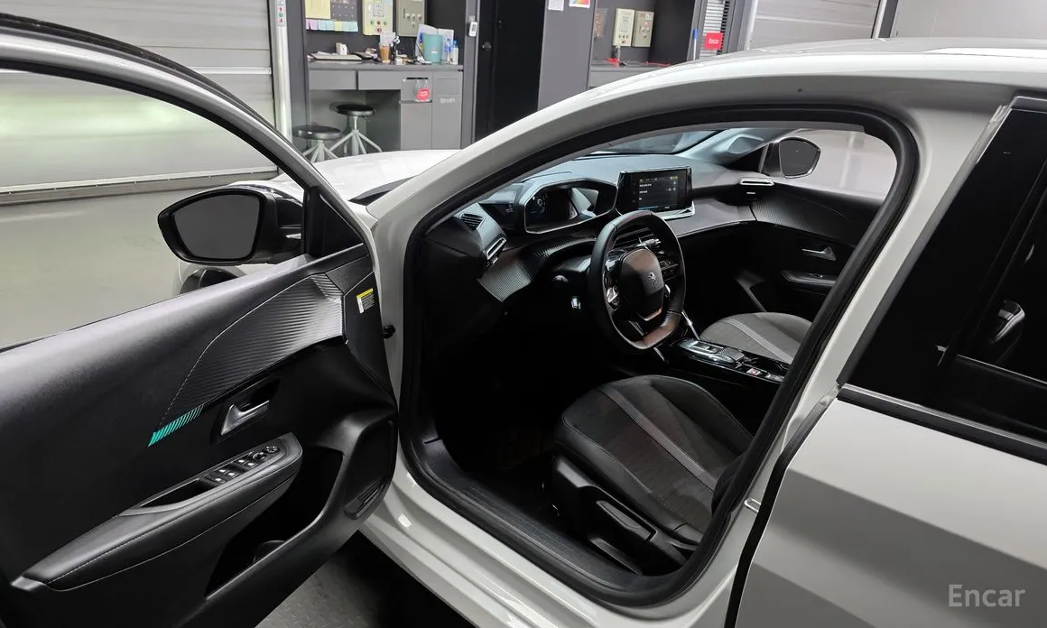 Фото 10 - Peugeot 208