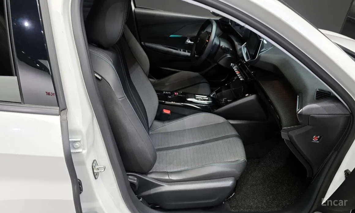 Фото 12 - Peugeot 208