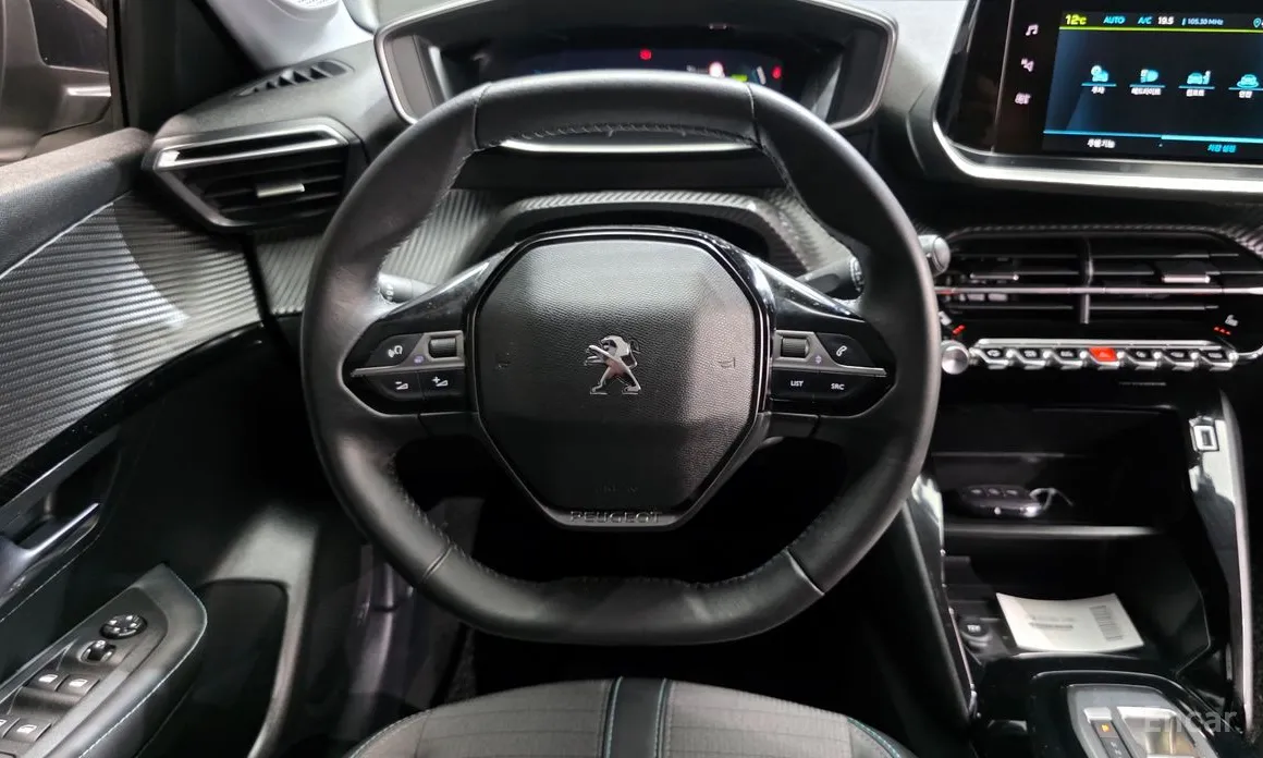 Фото 13 - Peugeot 208