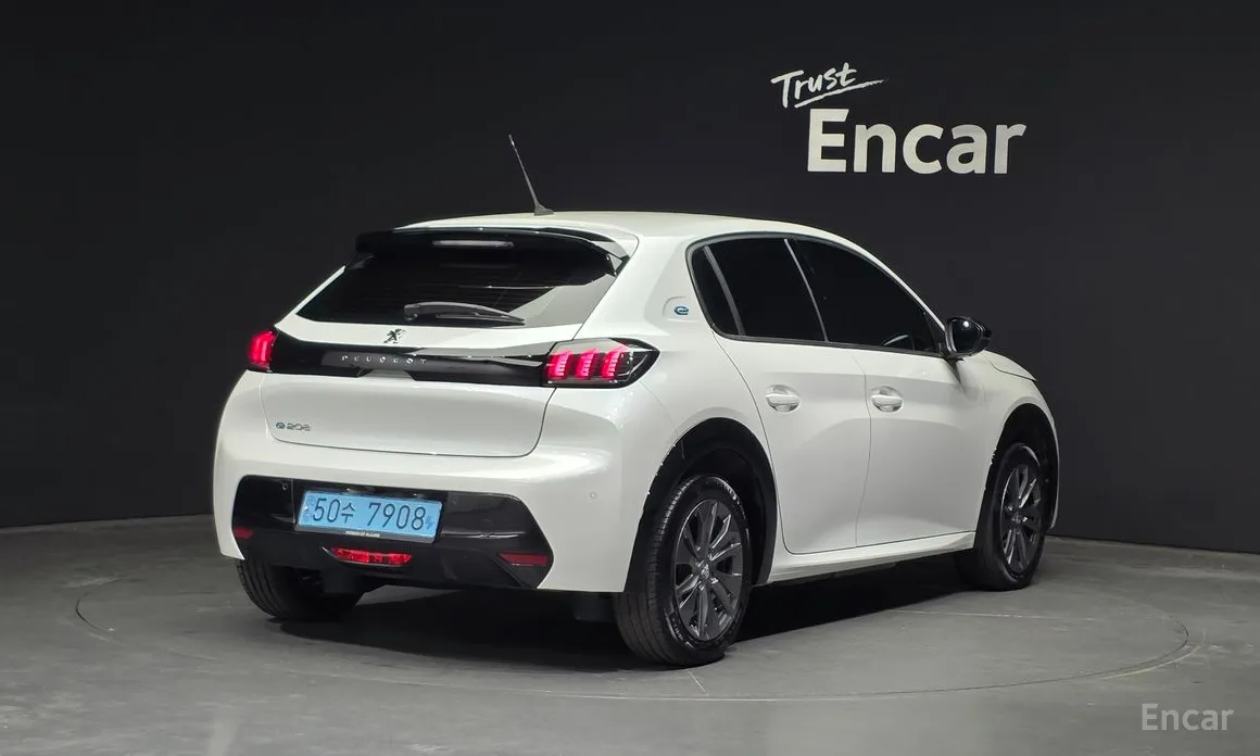 Фото 2 - Peugeot 208