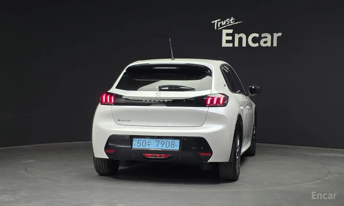 Фото 4 - Peugeot 208