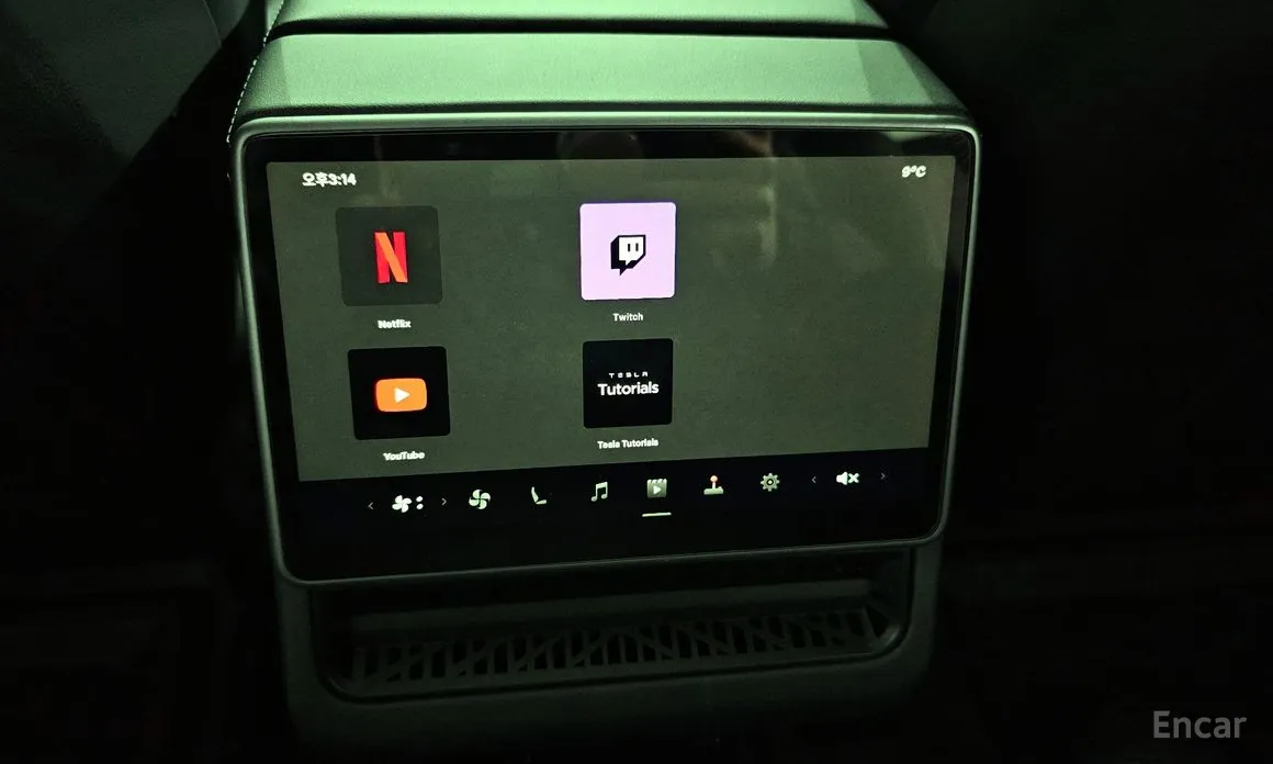 Фото 16 - Tesla Model 3