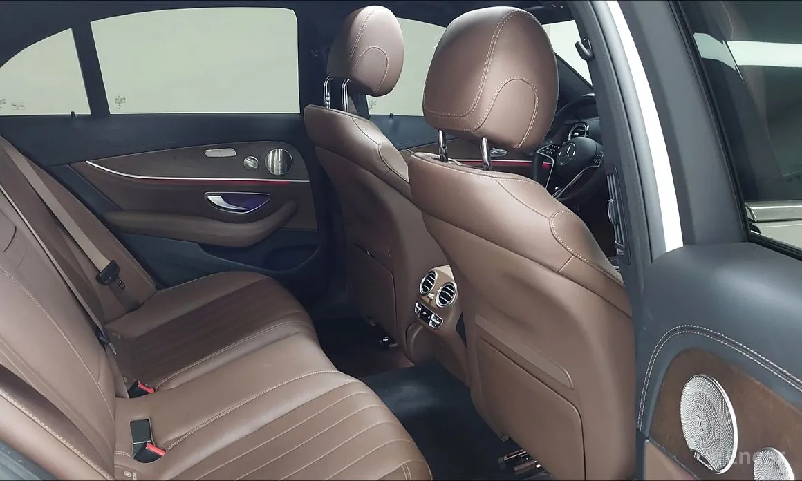 Фото 10 - Mercedes-Benz E-Class