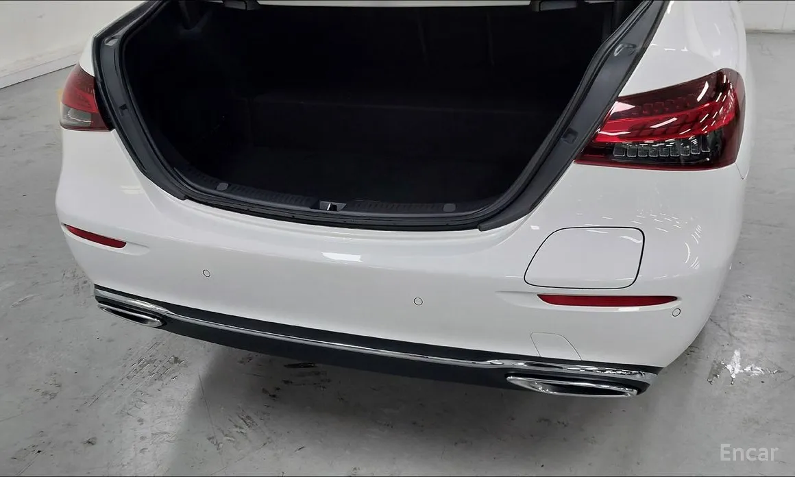 Фото 11 - Mercedes-Benz E-Class