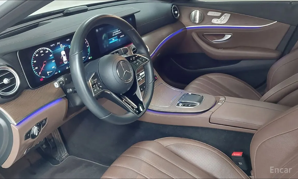 Фото 14 - Mercedes-Benz E-Class