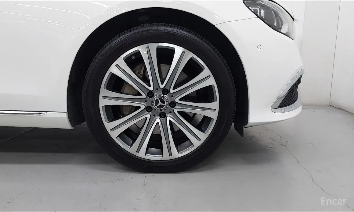 Фото 5 - Mercedes-Benz E-Class