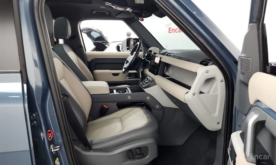 Фото 11 - Land Rover Defender